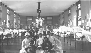 Britain British Nurse Nurses Medicine: Nurses and patients in ward