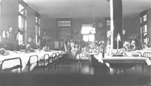 Britain British Nurse Nurses Medicine: Nurses and patients in ward