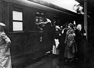 Nurses on their way to the front, 1914