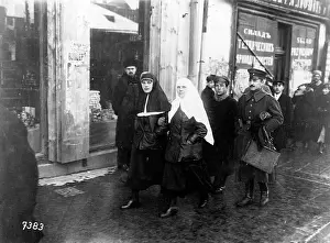 Echelon: Nurses on their way to a hospital, 1918