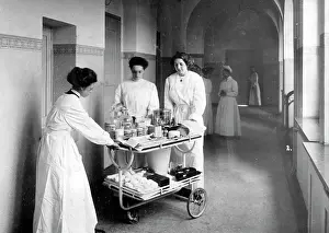 Bandage: Nurses at work, 1914