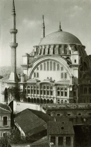 Fatih: The Nuruosmaniye Camii - Istanbul