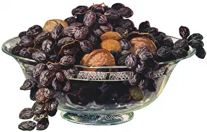 Raisins: Nuts and Raisins in Bowl