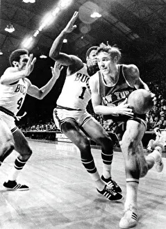 Knicks: NY Knicks Dave DeBusschere, with basketball ?