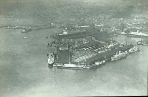 Simmonds: O E Simmonds aerial view of Southampton Docks