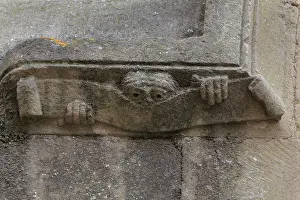 Fides: Observer, tympanum archivolt, Abbatiale Sainte-Foy