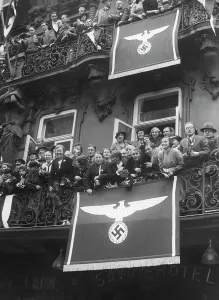 Balconies: Occupation of the Rhineland: the visit of Adolf Hitler in Co