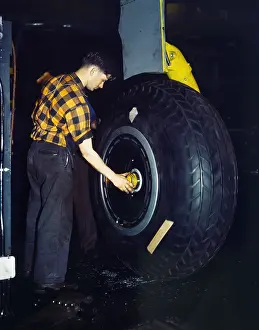 Hollem: Occupations - Manufacturing - Aviation - World War II