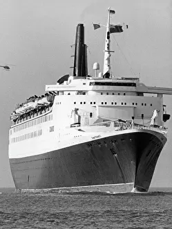 Flagship: Ocean liner Queen Elizabeth 2
