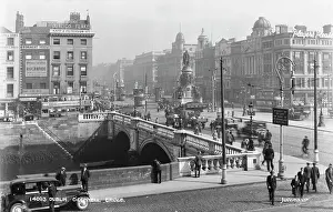 Bustling: O'Connell Bridge, Dublin