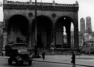Commissioned: The Odeonsplatz with the Feldherrnhalle, 1955