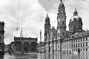 Odeonsplatz: The Odeonsplatz with the Feldherrnhalle and the