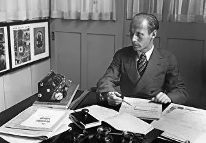 Inkwell: Office worker, 1934