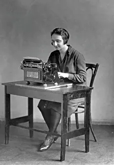 Typing: Office worker at the typewriter, 1925