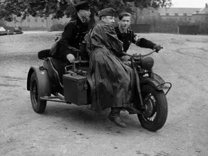 Sidecar: Officer candidates on a test-drive on a motorcycle