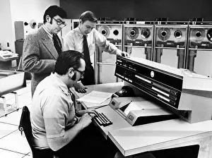 Univac: Officials at the main console of Univac ?