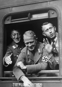 Parteifunktion: Officials of the NSDAP on their way to Nuremberg, 1936