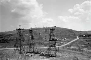 Rigs: Oil production, 1977