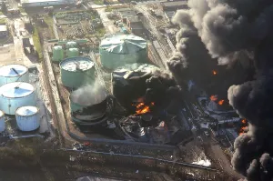 Hemel: Oil refinery fire. Buncefield Terminal, Hertfordshire