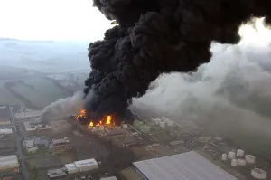 Hemel: Oil refinery fire. Buncefield Terminal, Hertfordshire