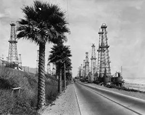 Resource: Oil rigs in California, 1934