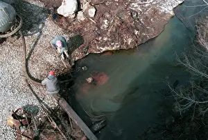 Oilmen: Oil spill in Bashkiria, 1999