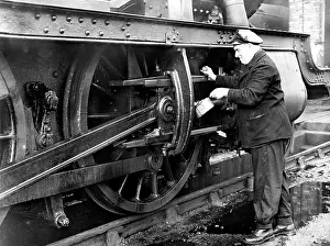 Oiling: Oiling up a locomotive