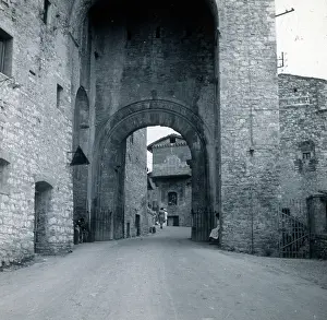 Perugia: Old archway, Perugia, Italy