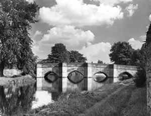 Packhorse: OLD BAKEWELL BRIDGE