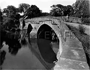 Incognito: OLD CRAMOND BRIDGE