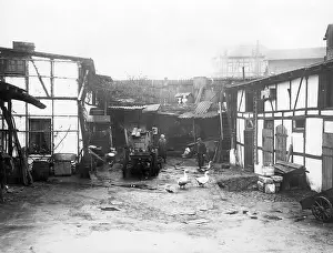 Corrugated: Old farm with geese in Berlin, around 1930