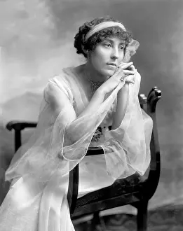 Ladylike: Old fashioned beauty