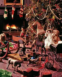 Collectible: Old Fashioned Decorated Christmas Tree with Popcorn
