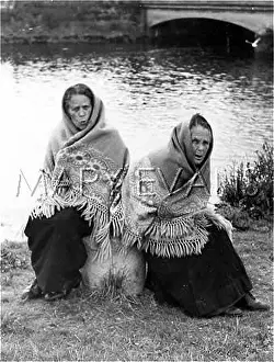 Aren T: OLD GALWAY WOMEN