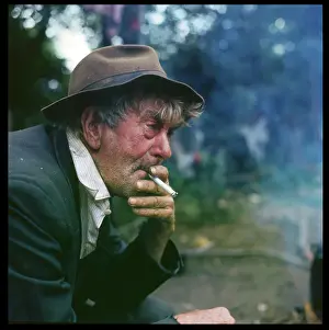 Gipsys: OLD GYPSY MAN SMOKING