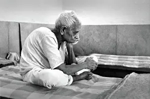 Squat: Old man on hospital bed, Jaipur