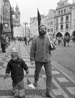Hroch: Old Town Square - father - child - flags - demonstration
