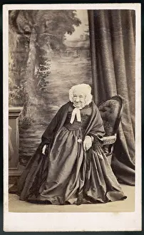 Lorgnette: OLD WOMAN 1860S