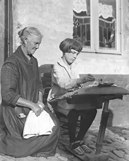 Honiton: Old - Young Lacemakers