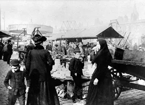 Oldham: Oldham Tommyfield Market early 1900s