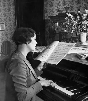 Knipper: Olga Chekhova, 1933
