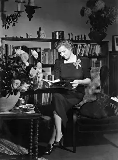 Knipper: Olga Chekhova, 1937