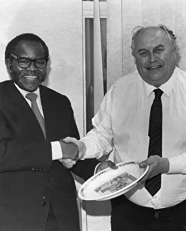 Tambo: Oliver Tambo and Norman Willis shaking hands