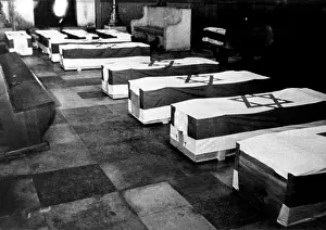 Attentat: Olympic Games 1972: coffins of the victims of the terrorist