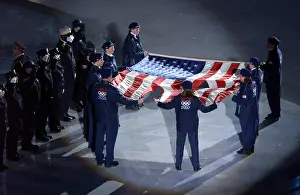 Keres: The US Olympic Team holds the American flag that