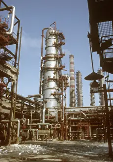 Omsk: Omsknefteorgsintez refinery column vessels, 1985