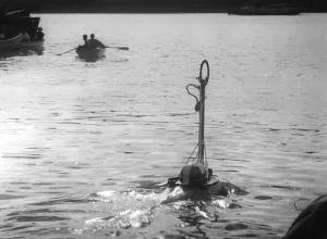 Newsreel: A one-man submarine, 1939