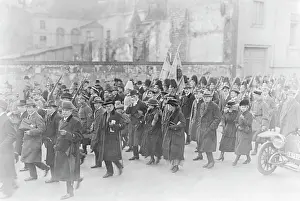 Closure: Onlookers at the dissolution of the Prussian