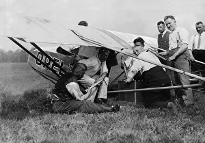Kneels: Opel rocket flight, 1929