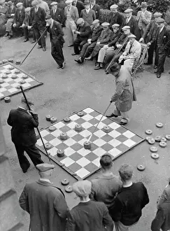 Checkers: Open-air checkers (draughts)